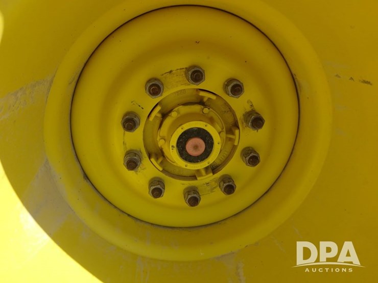 2020-john-deere-f4365-image-49