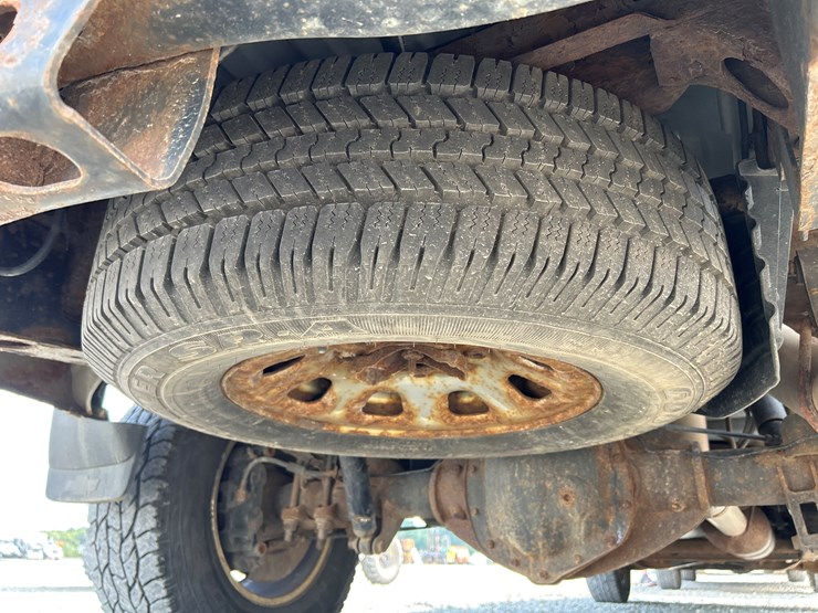 2014-chevrolet-3500-image-17