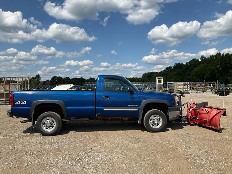 2004-chevrolet-k2500-image-6