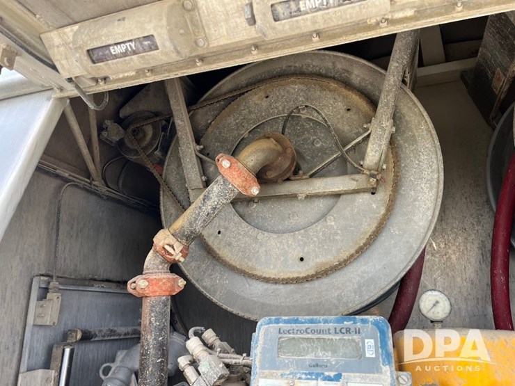 2010-freightliner-business-class-m2-petroleum-truck-(jn2961,-unit-491)-image-48