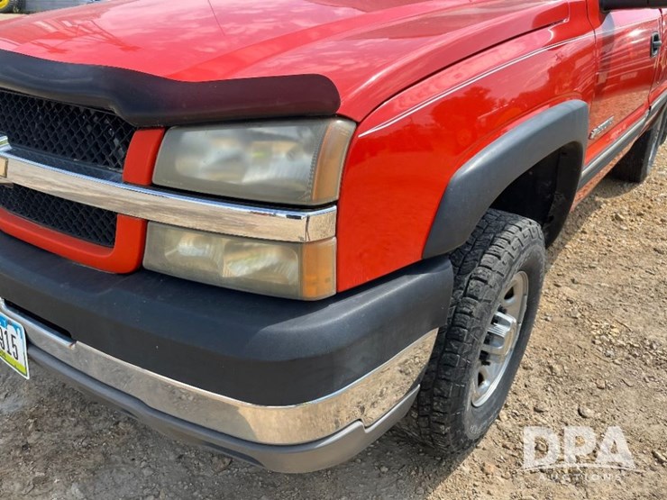 2004-chevrolet-2500hd-image-25