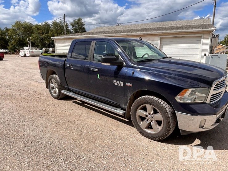 2016-dodge-ram-1500-image-2