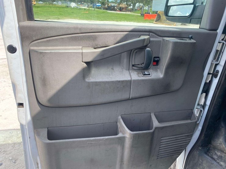 2019-chevrolet-express-2500-image-11