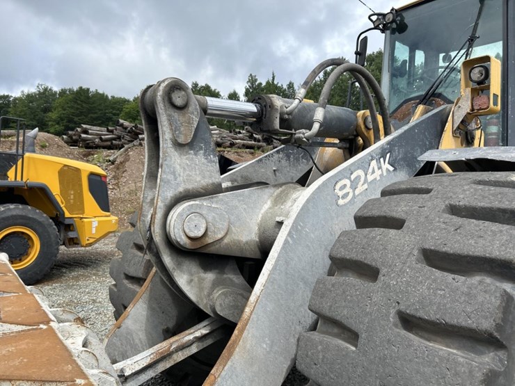 2014-deere-824k-image-30