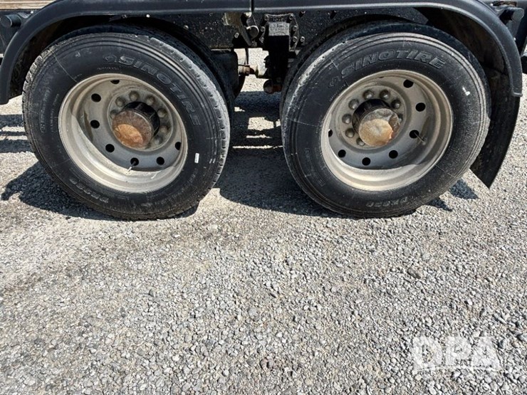 1986-peterbilt-359-image-32