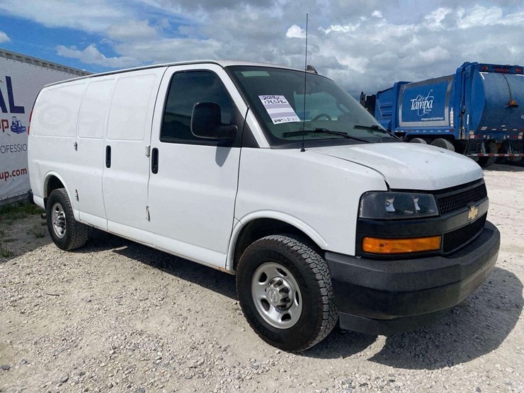 2019-chevrolet-express-2500-image-2