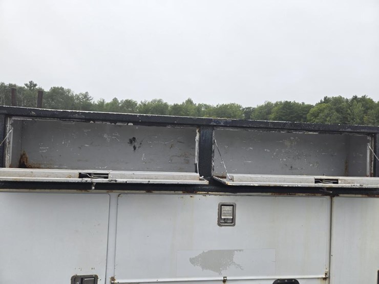 2011-ford-f550-image-31