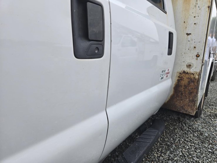 2011-ford-f550-image-17
