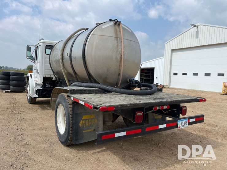 2000-freightliner-fl70-image-11