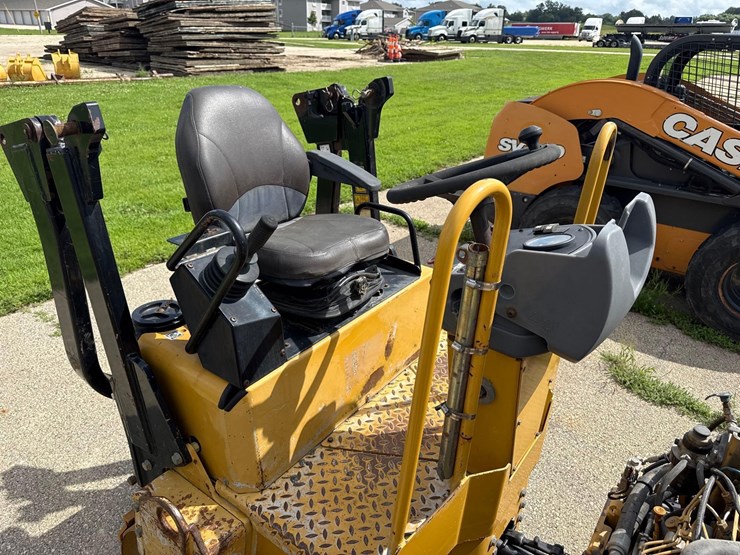 caterpillar-cb24-image-10