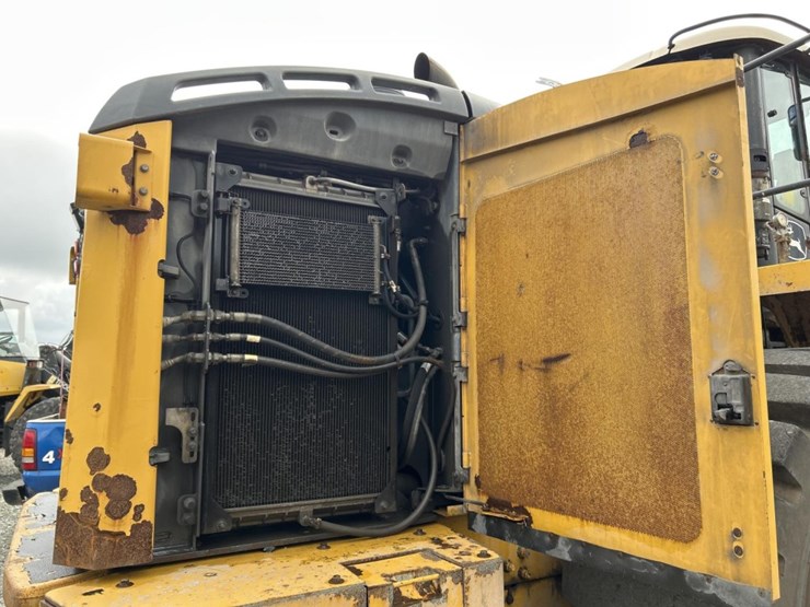 2014-deere-824k-image-47
