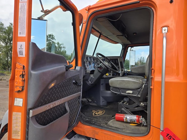 2015-mack-granite-gu813-image-81