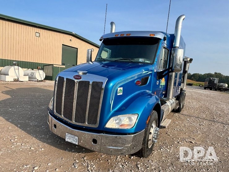 2015-peterbilt-579-image-2