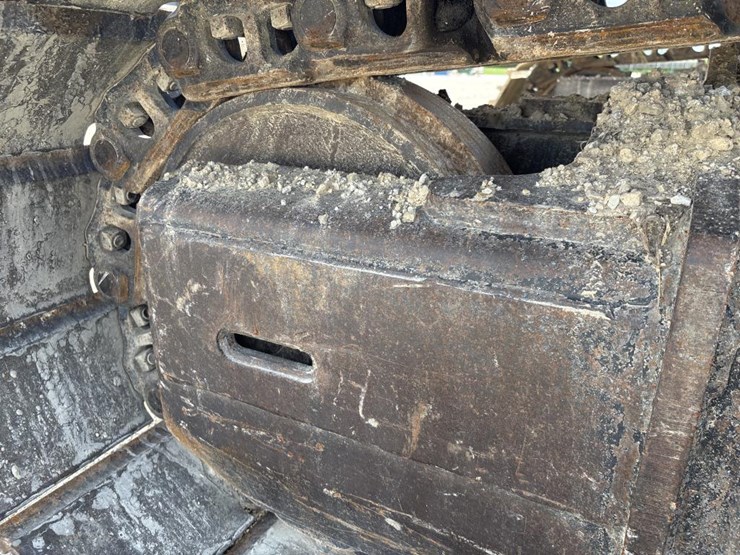 2014-deere-380g-lc-image-35