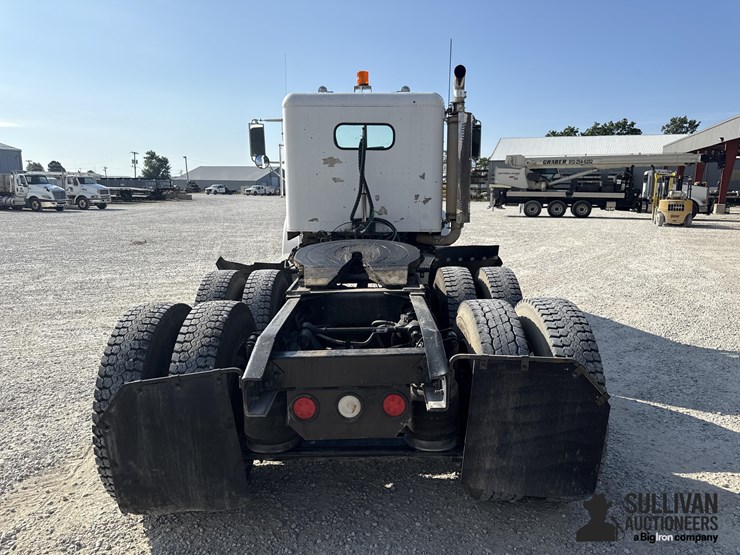 2000-freightliner-fld120-image-6