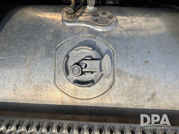 2019-peterbilt-567-image-29
