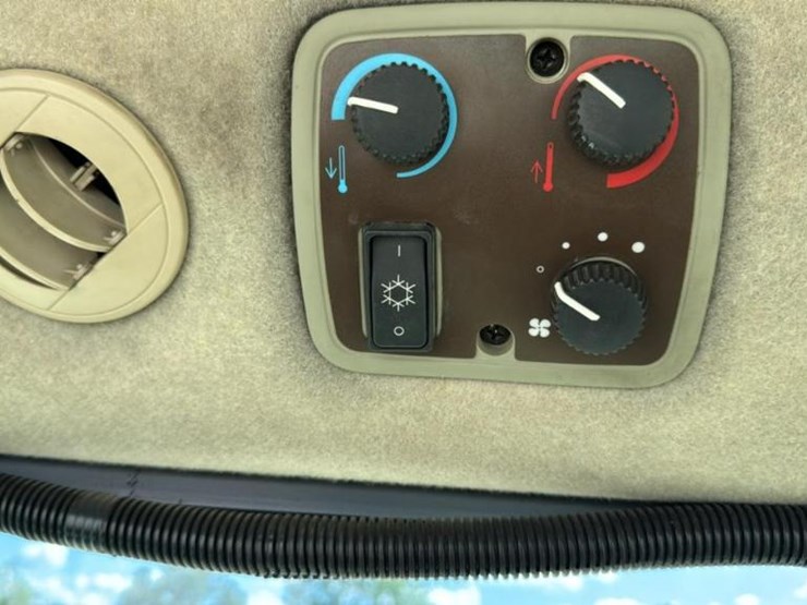 2007-john-deere-3520-image-49
