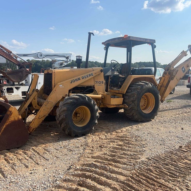 DEERE 710B