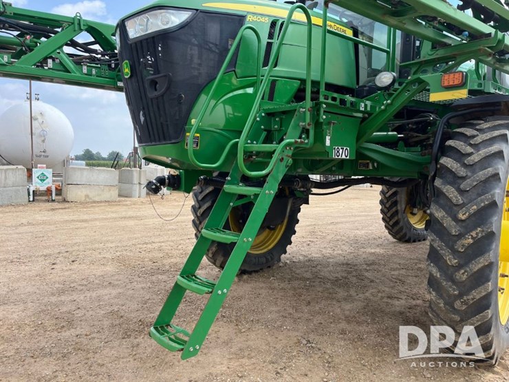 2018-john-deere-r4045-image-21