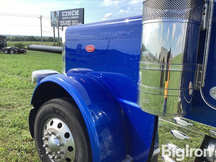 2023-peterbilt-389-image-10