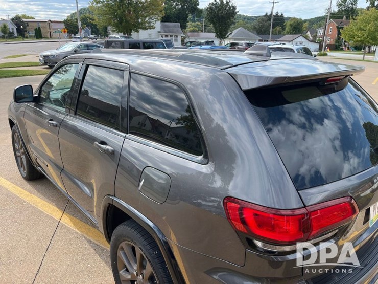 2016-jeep-grand-cherokee-image-32