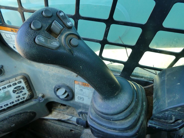 2012-bobcat-t870-image-12