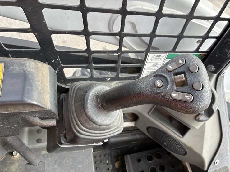 2021-bobcat-s590-image-14