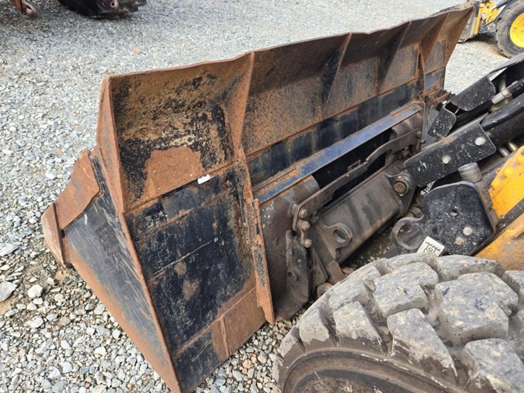 2010-jcb-180-image-11