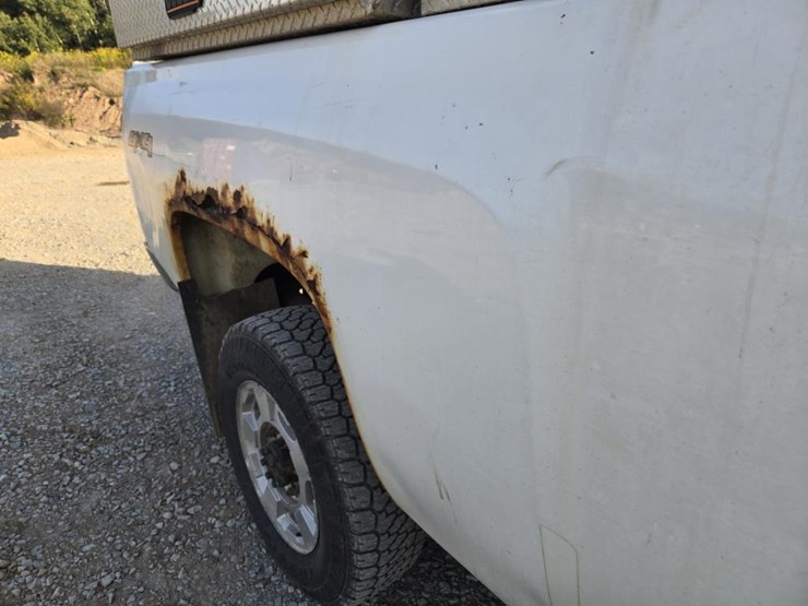 2012-chevrolet-silverado-2500-image-17