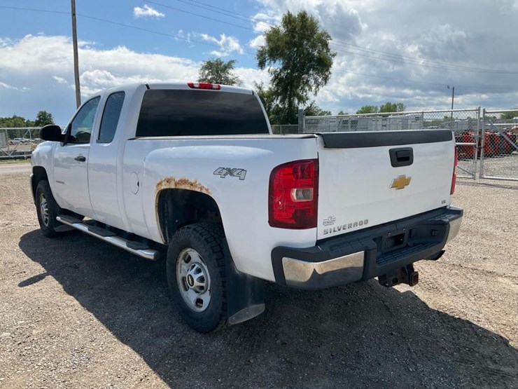 2013-chevrolet-silverado-2500-image-3