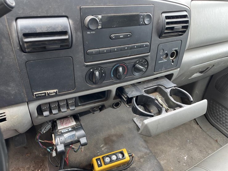 2005-ford-f350-image-26