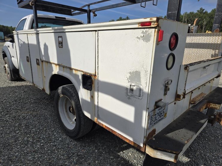 2006-ford-f550-image-23