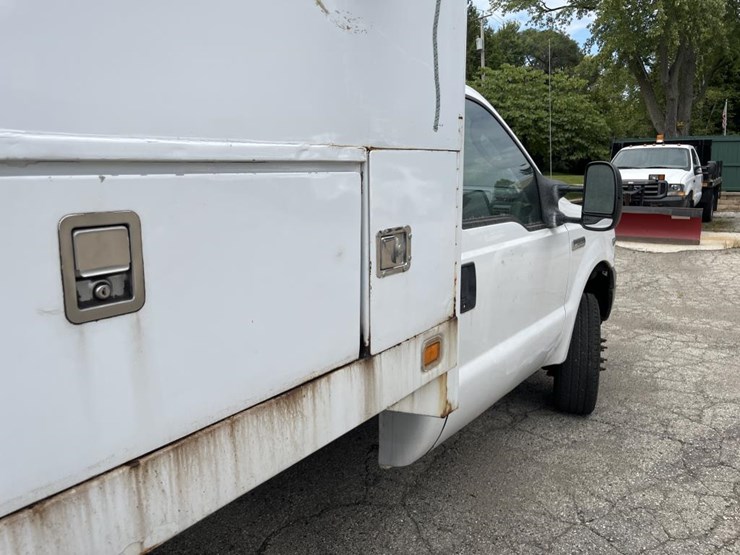 2005-ford-f350-image-17