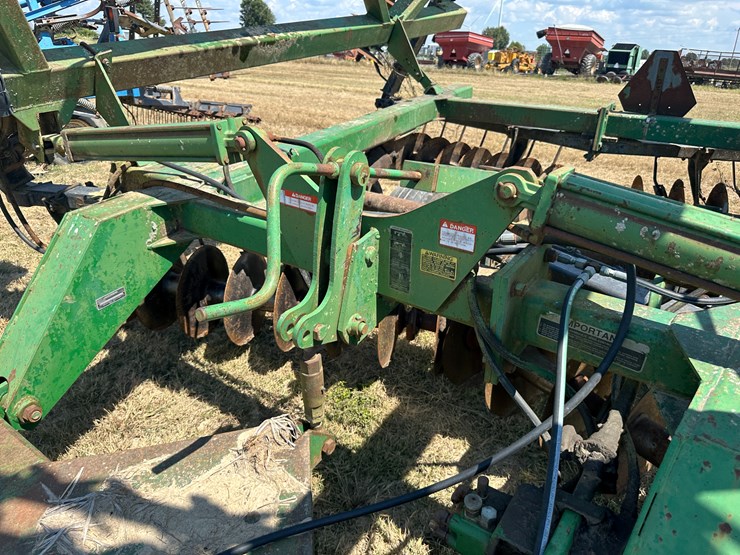 john-deere-34-image-32