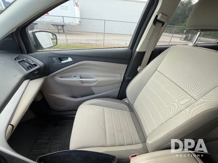 2015-ford-escape-se-image-50
