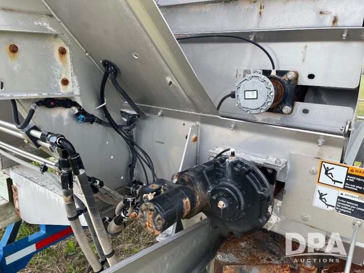 2019-john-deere-485-image-19