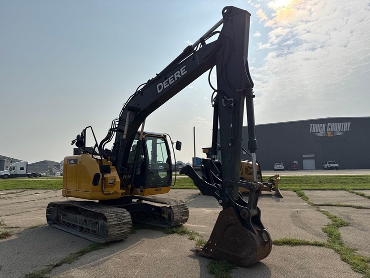 2022-deere-135g-image-8