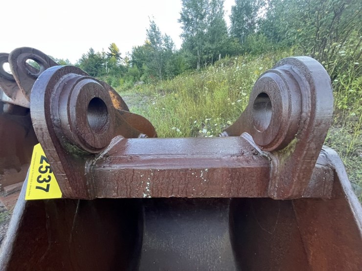 #2537-•-approx-36“-excavator-bucket-image-6