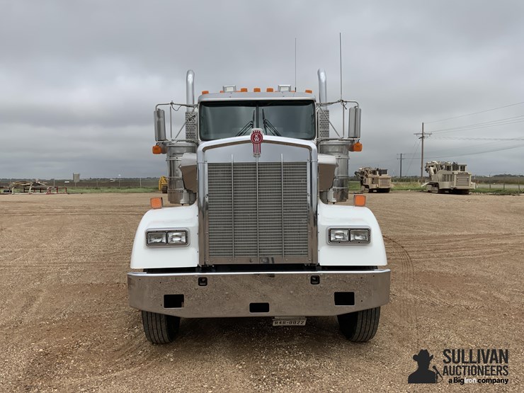 2015-kenworth-w900-image-2