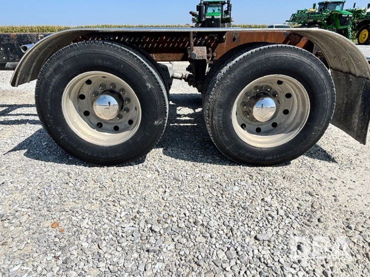 1993-peterbilt-377-image-35
