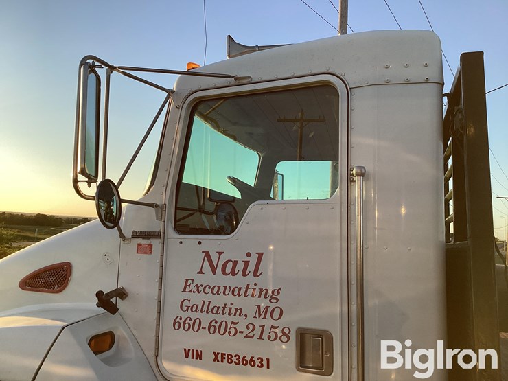 1999-kenworth-t300-image-8