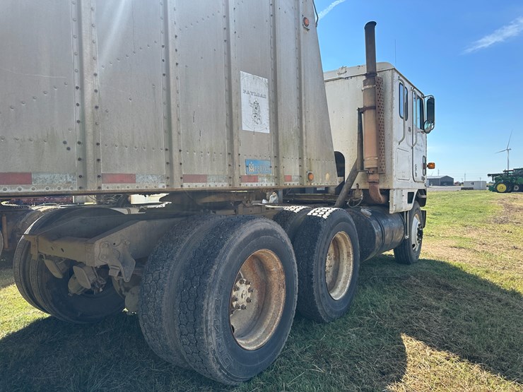 #32159-•-1984-international-co9670-sleeper-truck-tractor-vin:-1hsrdjwr0ehb13117-image-3