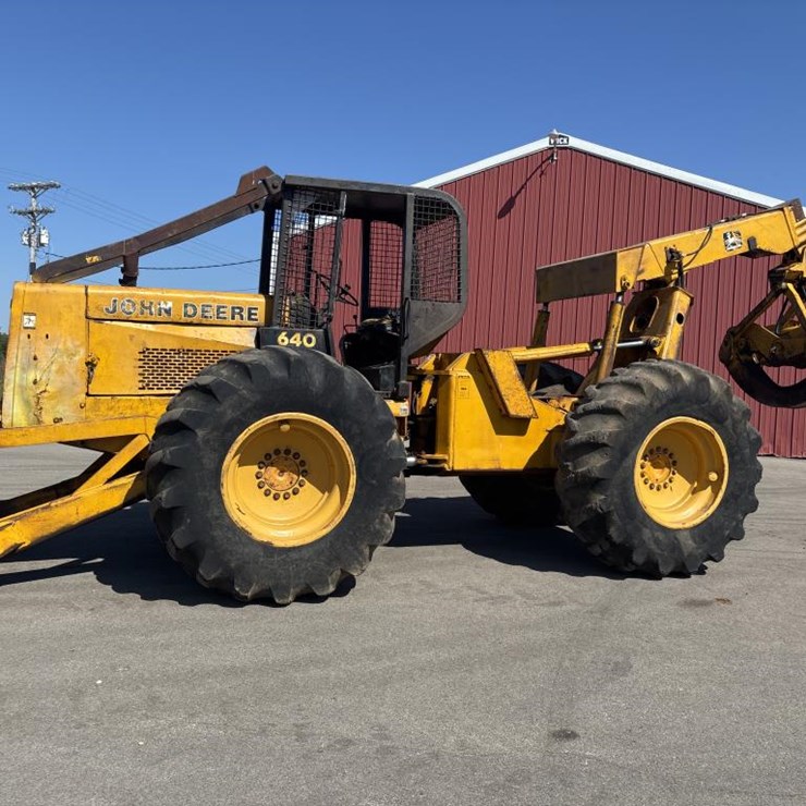 JOHN DEERE 640