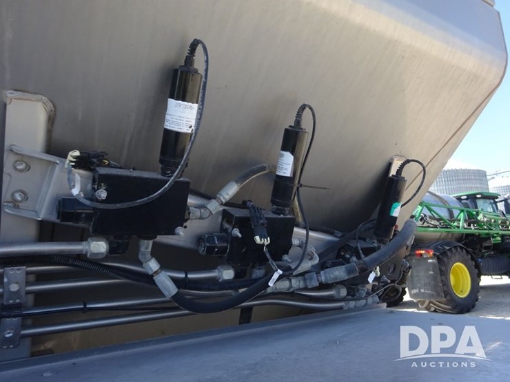 2021-john-deere-f4365-image-37
