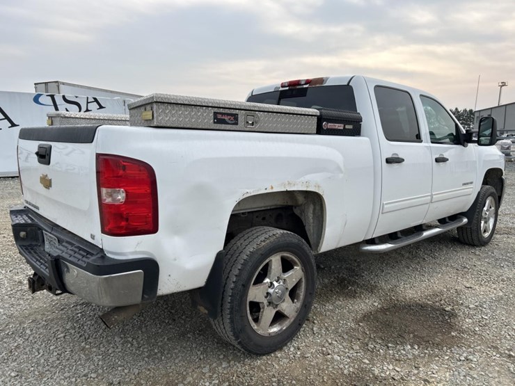 2013-chevrolet-2500hd-image-10
