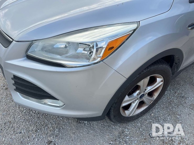 2015-ford-escape-se-image-16