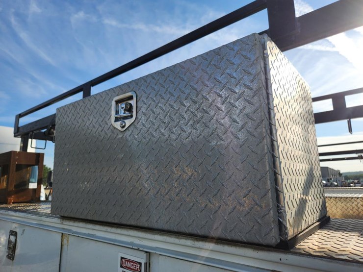 2006-ford-f550-image-32