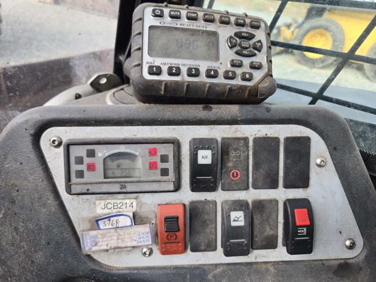 2010-jcb-180-image-45