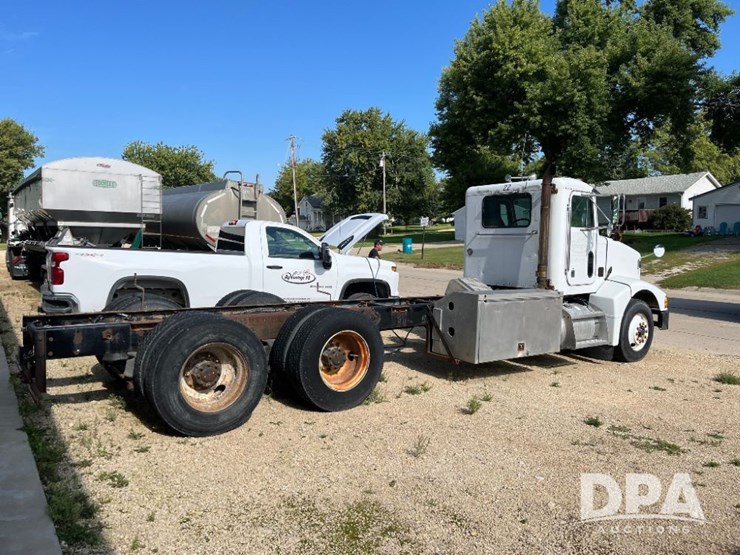 2000-peterbilt-385-image-7