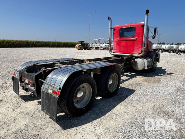 1993-peterbilt-377-image-10